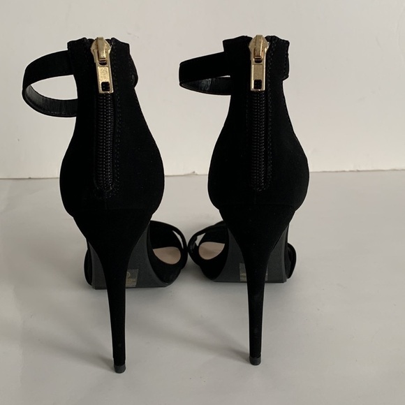 Heart in D Ankle Strap Sandals - Picture 5 of 13